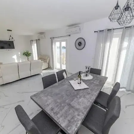 Sunset Penthouse With Jacuzzi & Seaview Lejlighed Petrcane