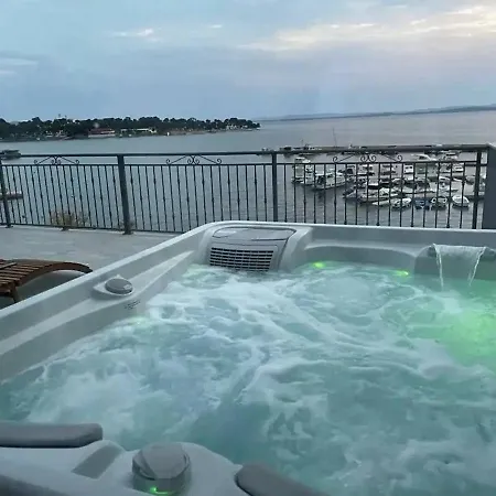 Sunset Penthouse With Jacuzzi & Seaview